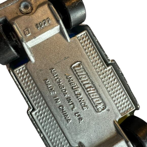 Vintage 1972 Matchbox Ambulance No. 54, Die-Cast Metal, Made in China - Picture 8 of 9